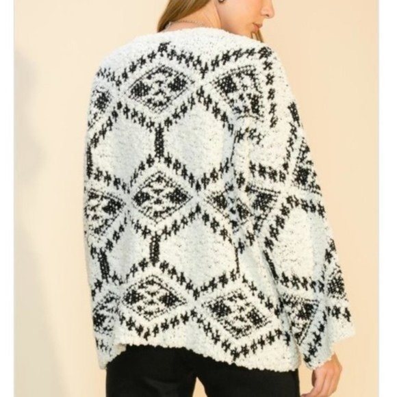 White & Black Print Popcorn V-Neck Boho Sweater - Picture 4 of 5